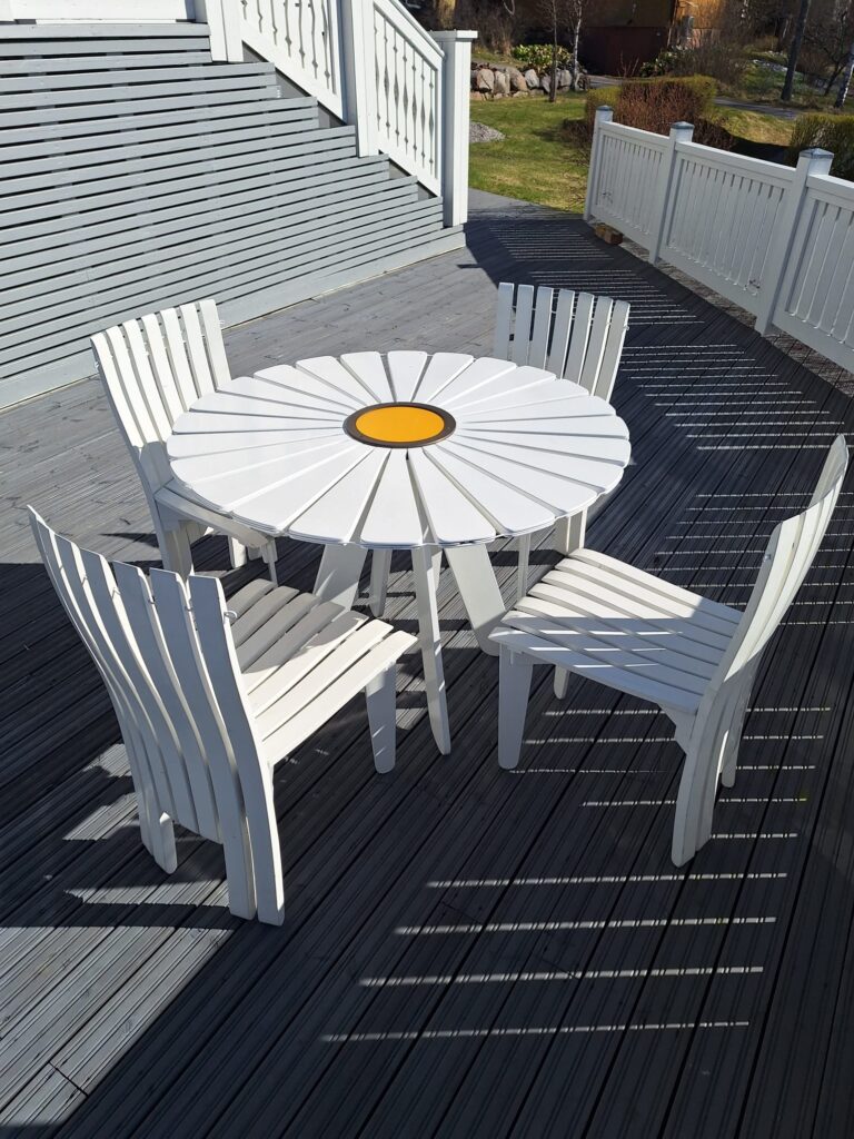 Artek Aurinkopöytä ja tuolit. Hinta. 2850 €